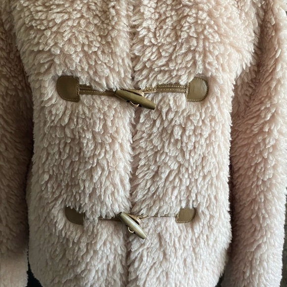 NWT-GLAMOROUS-WARM MY HEART-BEIGE FUZZY JACKET-SIZE SMALL - Picture 7 of 9